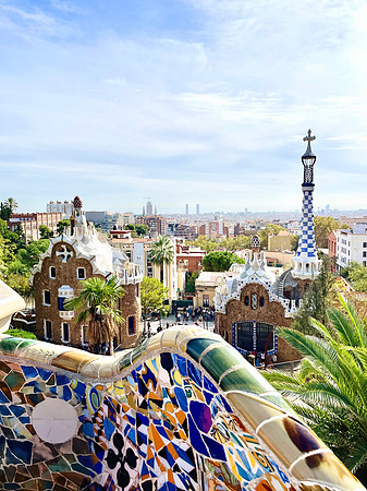 Park Güell - THE PORTER'S LODGE PAVILIONS with Serpentine Bench